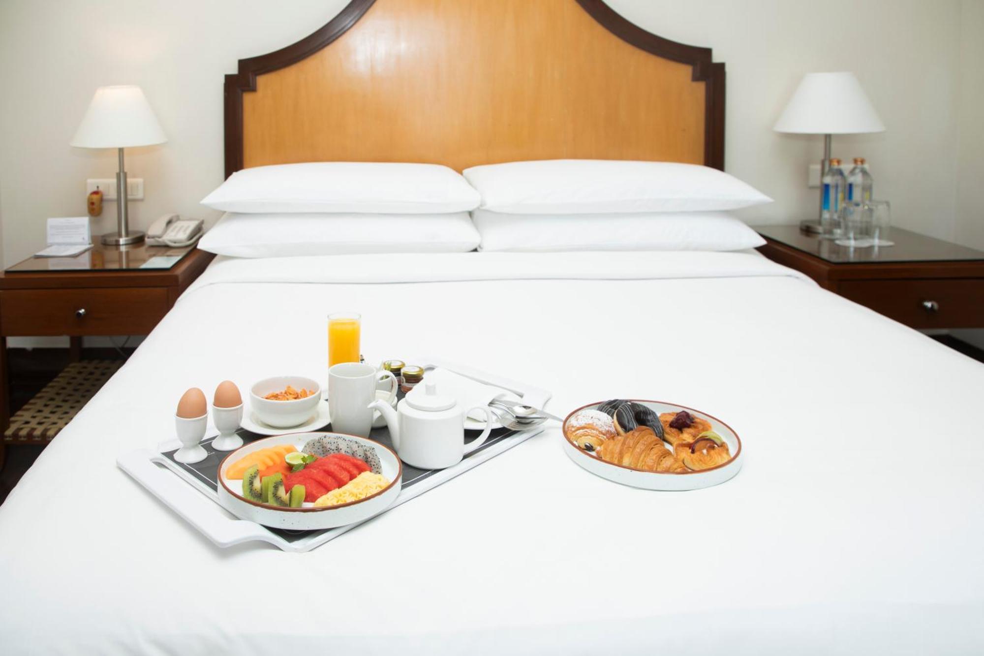 Готель Courtyard By Marriott Гайдарабад Екстер'єр фото Room service