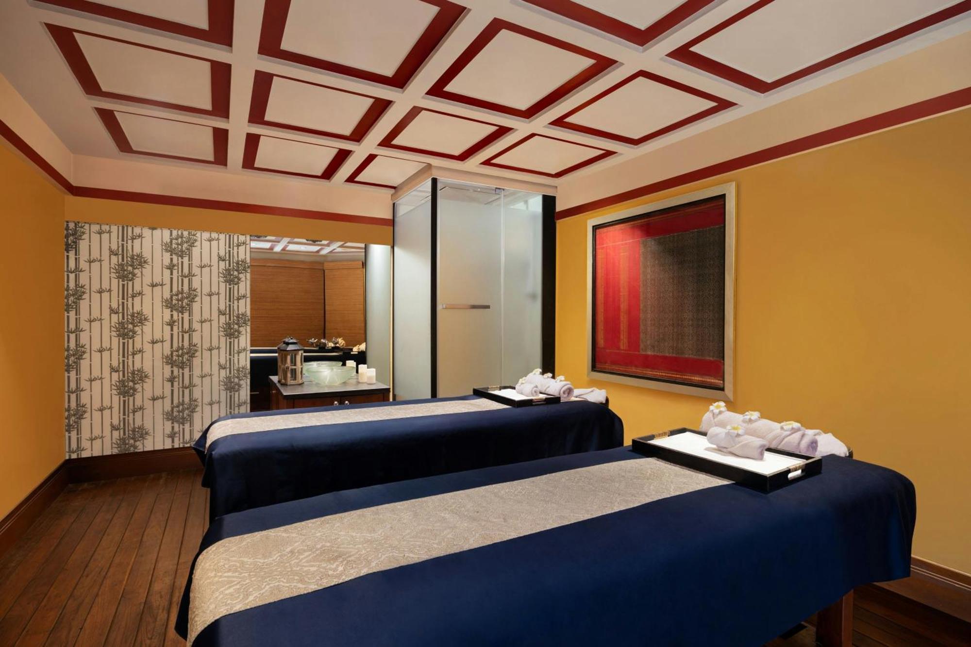 Готель Courtyard By Marriott Гайдарабад Екстер'єр фото A spa treatment room