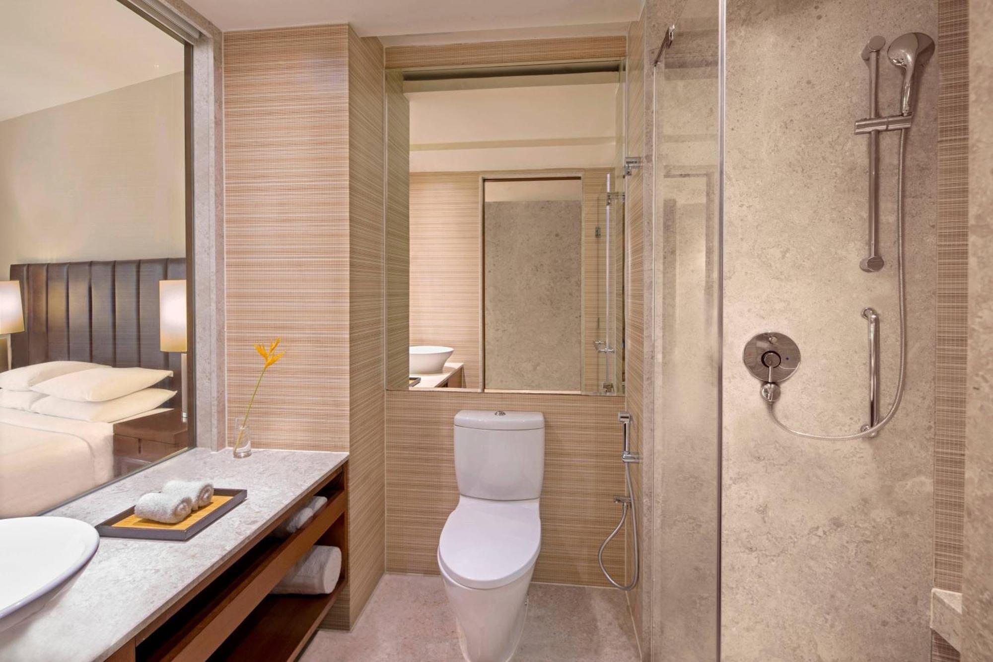 Готель Courtyard By Marriott Гайдарабад Екстер'єр фото Bathroom
