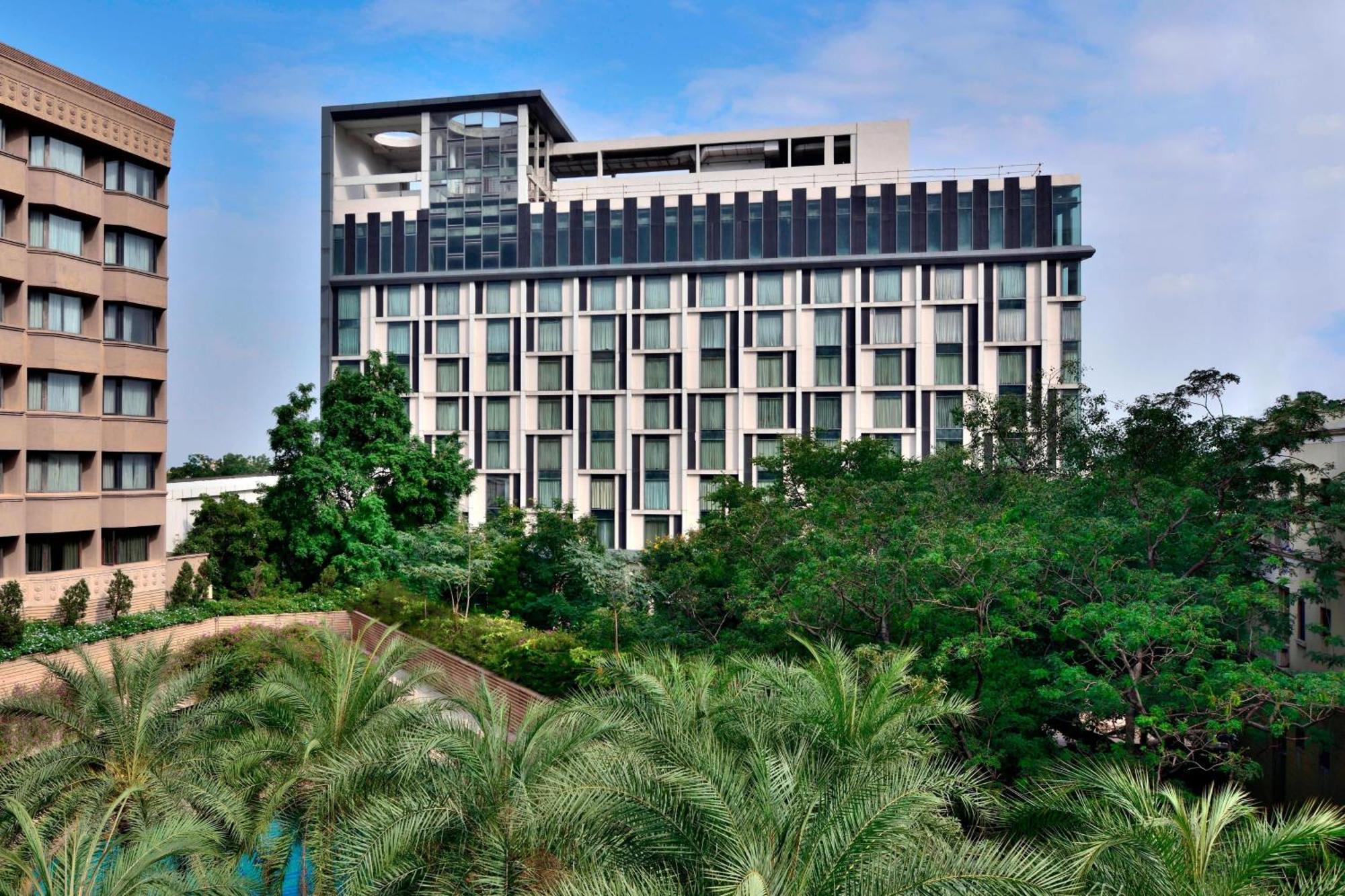 Готель Courtyard By Marriott Гайдарабад Екстер'єр фото The new building of the School of Law